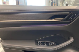 harmaa Porsche Macan 2026 kuva 15.