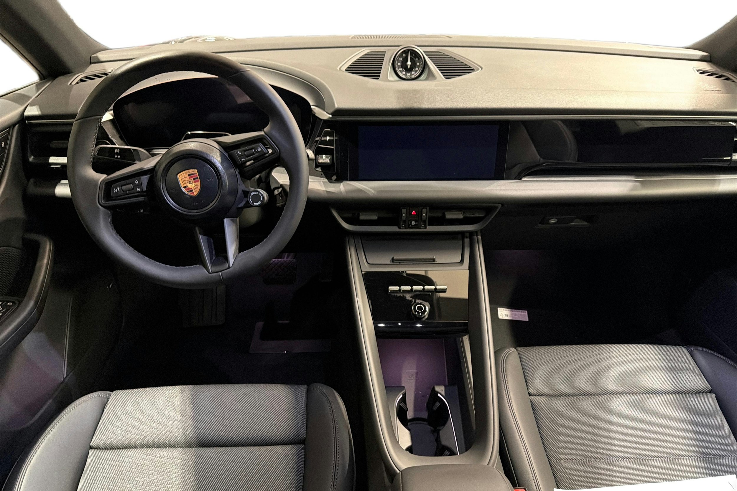 harmaa Porsche Macan 2026 kuva 8.