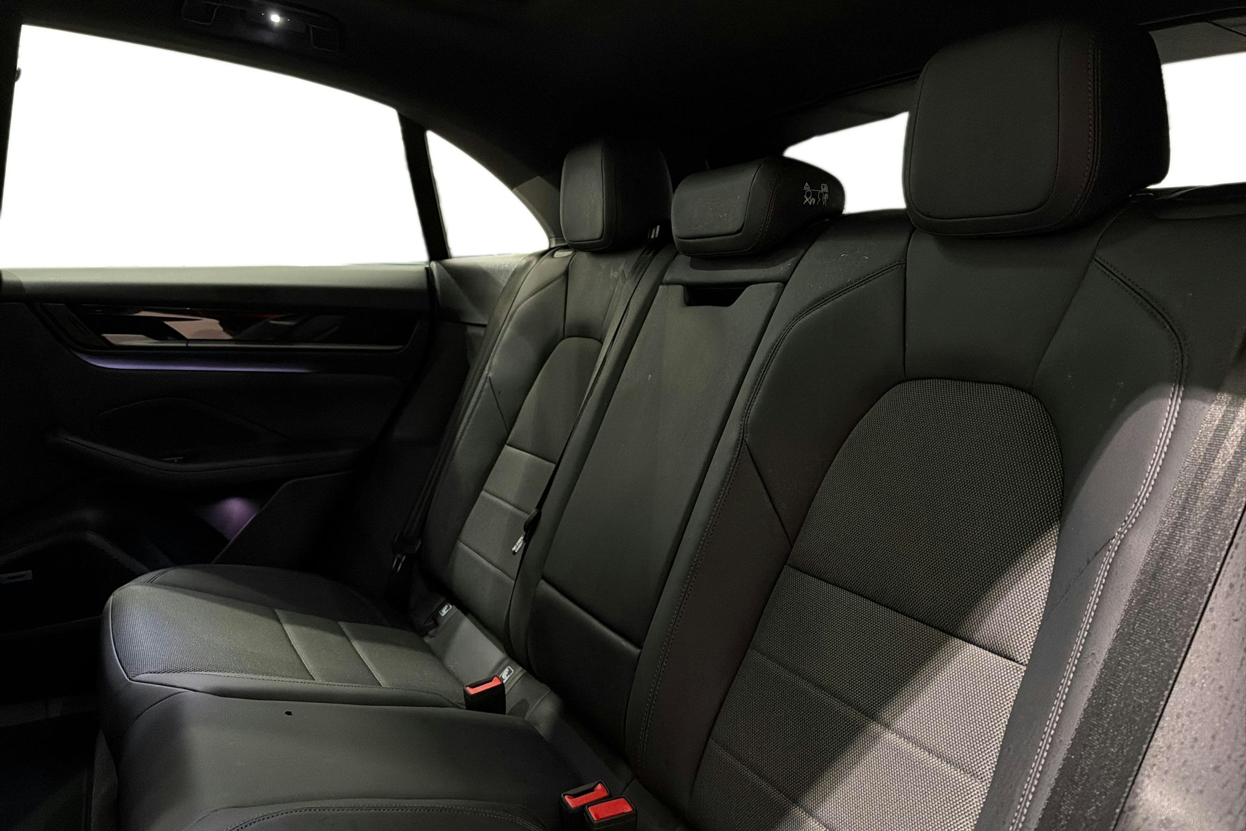 harmaa Porsche Macan 2026 kuva 9.