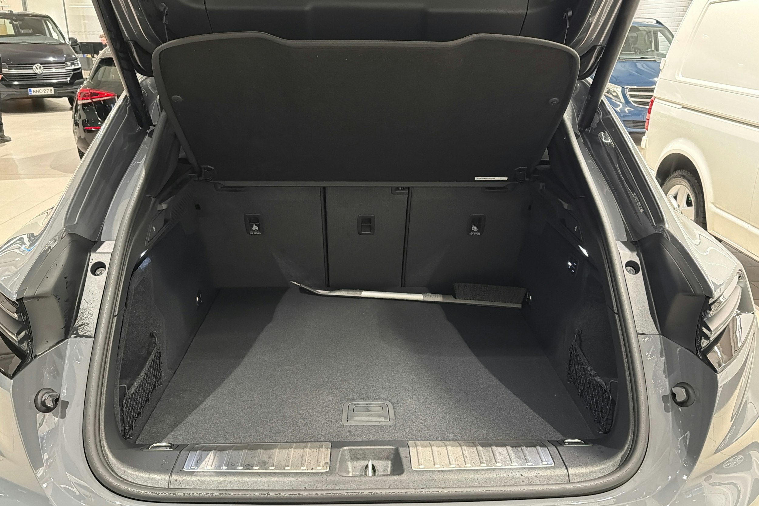 harmaa Porsche Macan 2026 kuva 12.