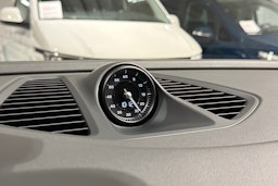 harmaa Porsche Macan 2026 kuva 17.