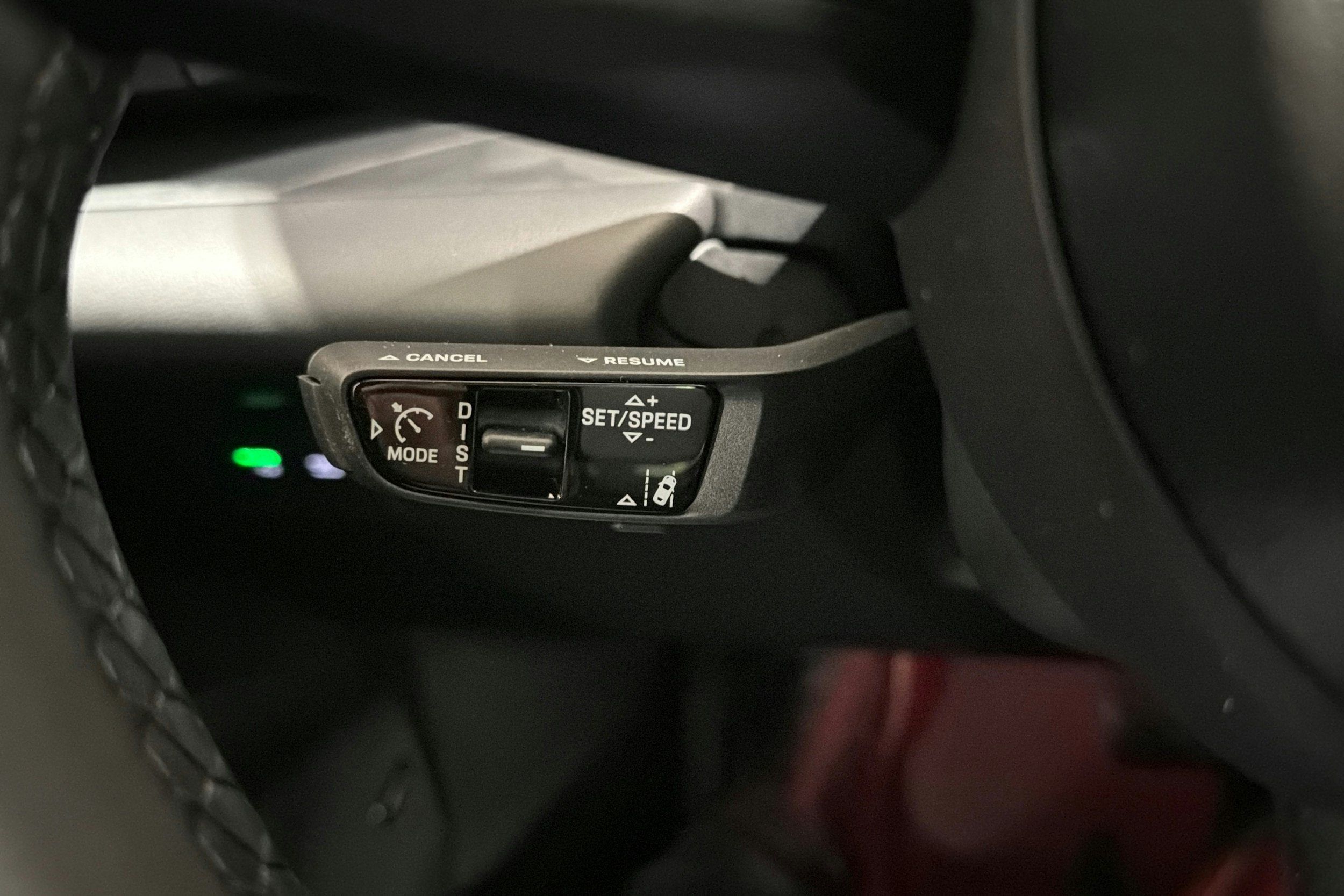 harmaa Porsche Macan 2026 kuva 18.