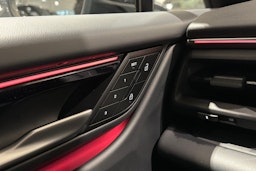 harmaa Porsche Macan 2026 kuva 19.