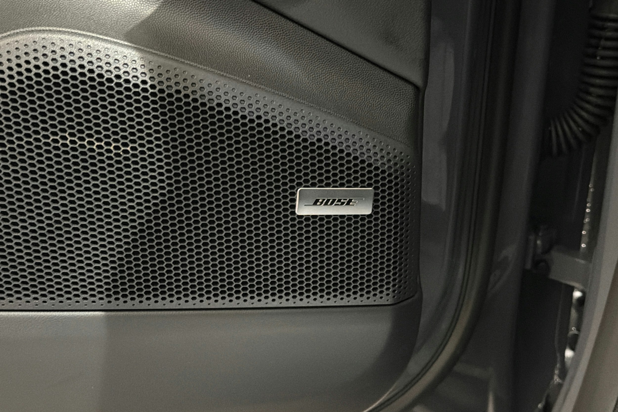 harmaa Porsche Macan 2026 kuva 20.