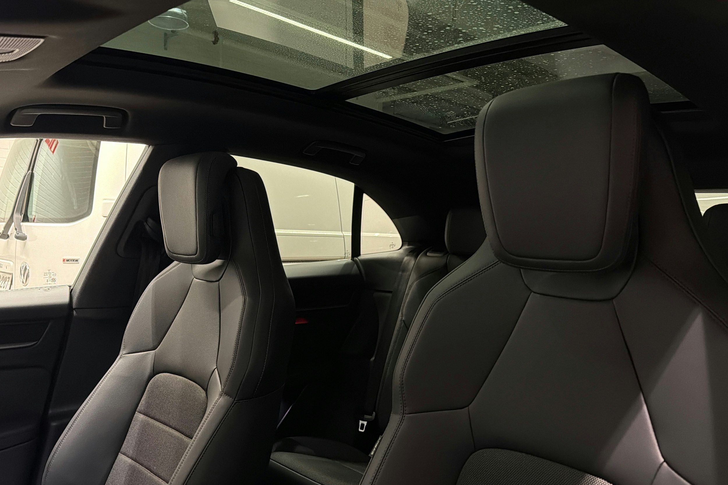 harmaa Porsche Macan 2026 kuva 21.