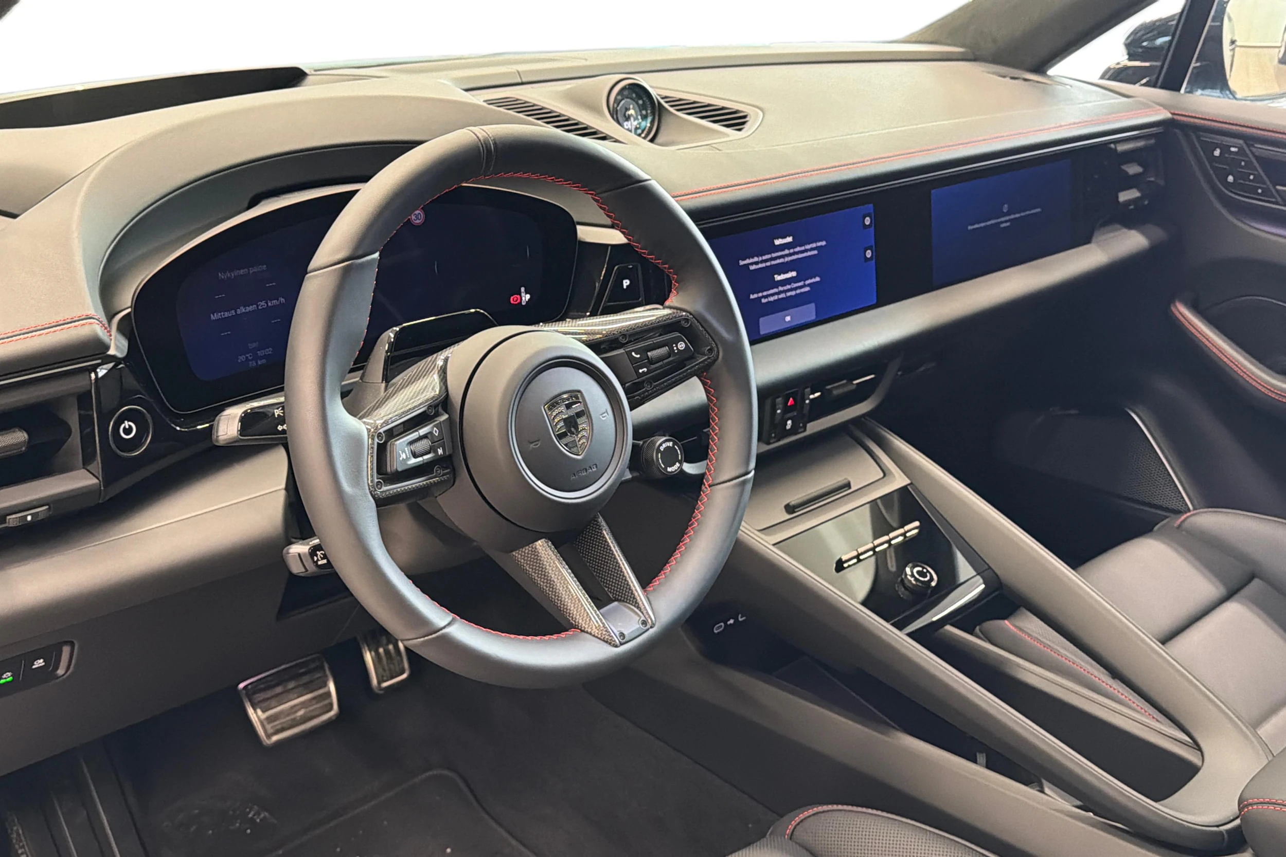 musta Porsche Macan 2026 kuva 7.