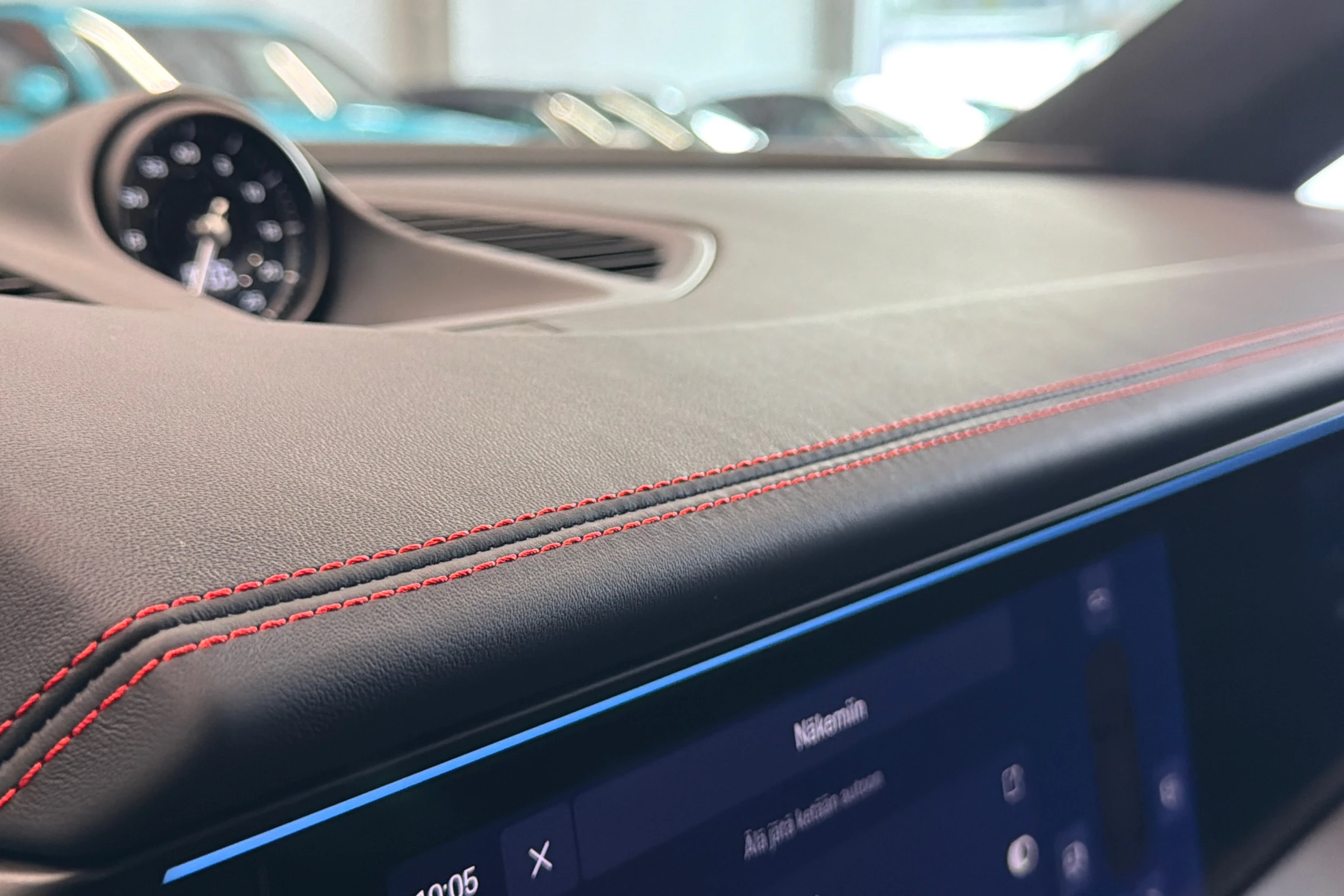 musta Porsche Macan 2026 kuva 24.