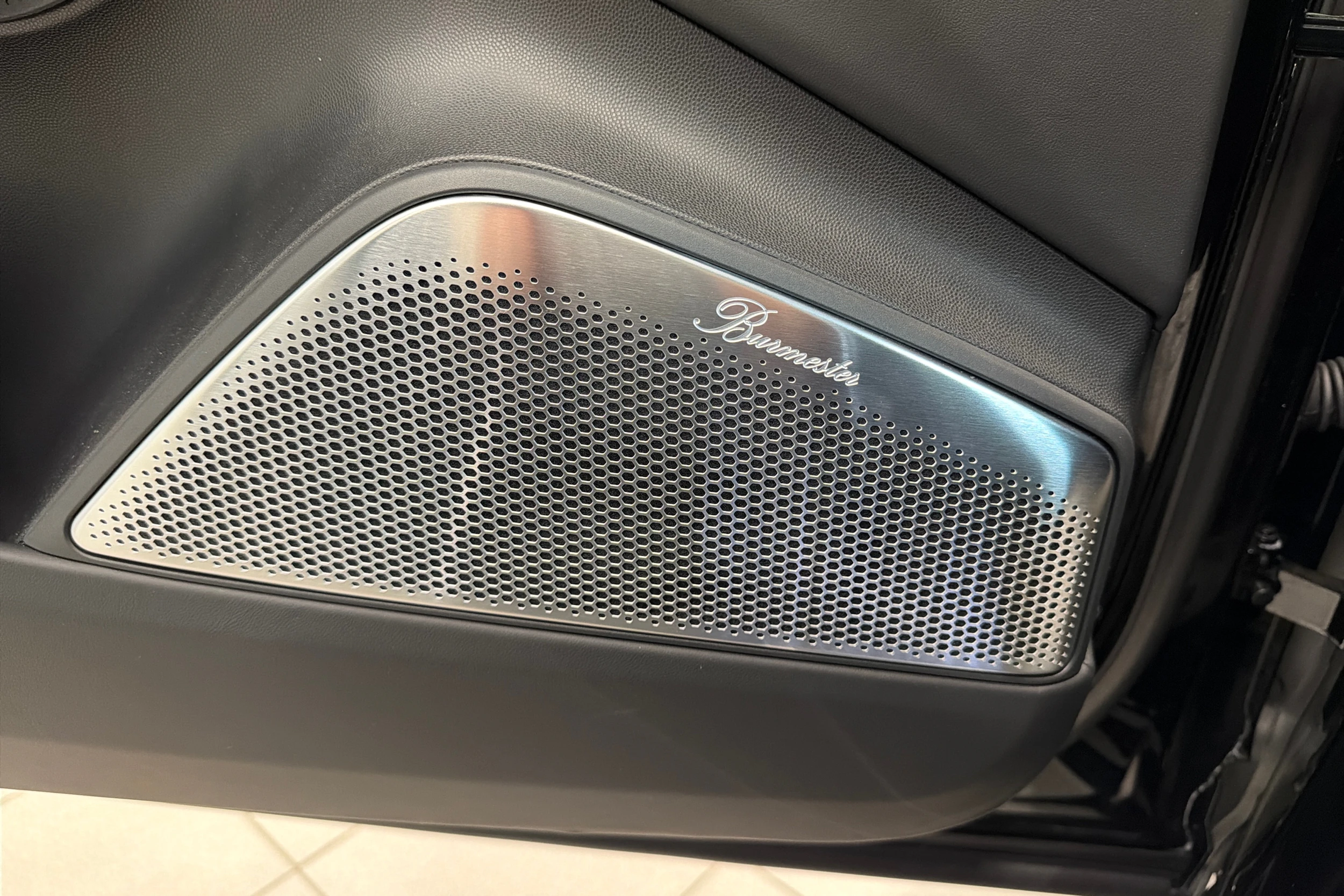 musta Porsche Macan 2026 kuva 25.