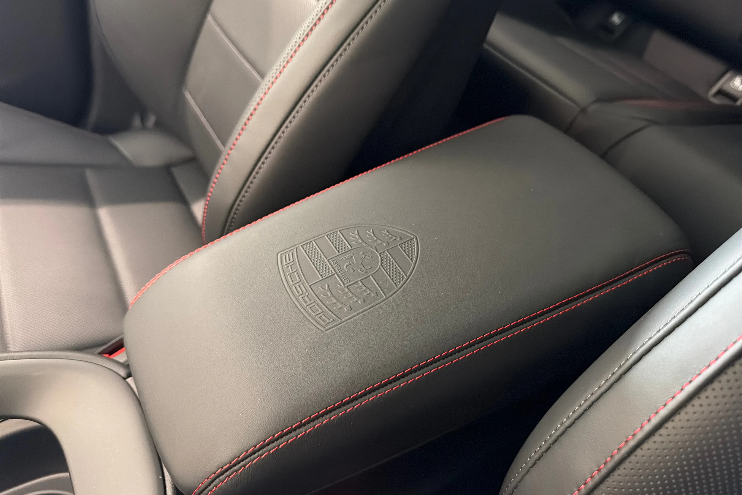 musta Porsche Macan 2026 kuva 27.