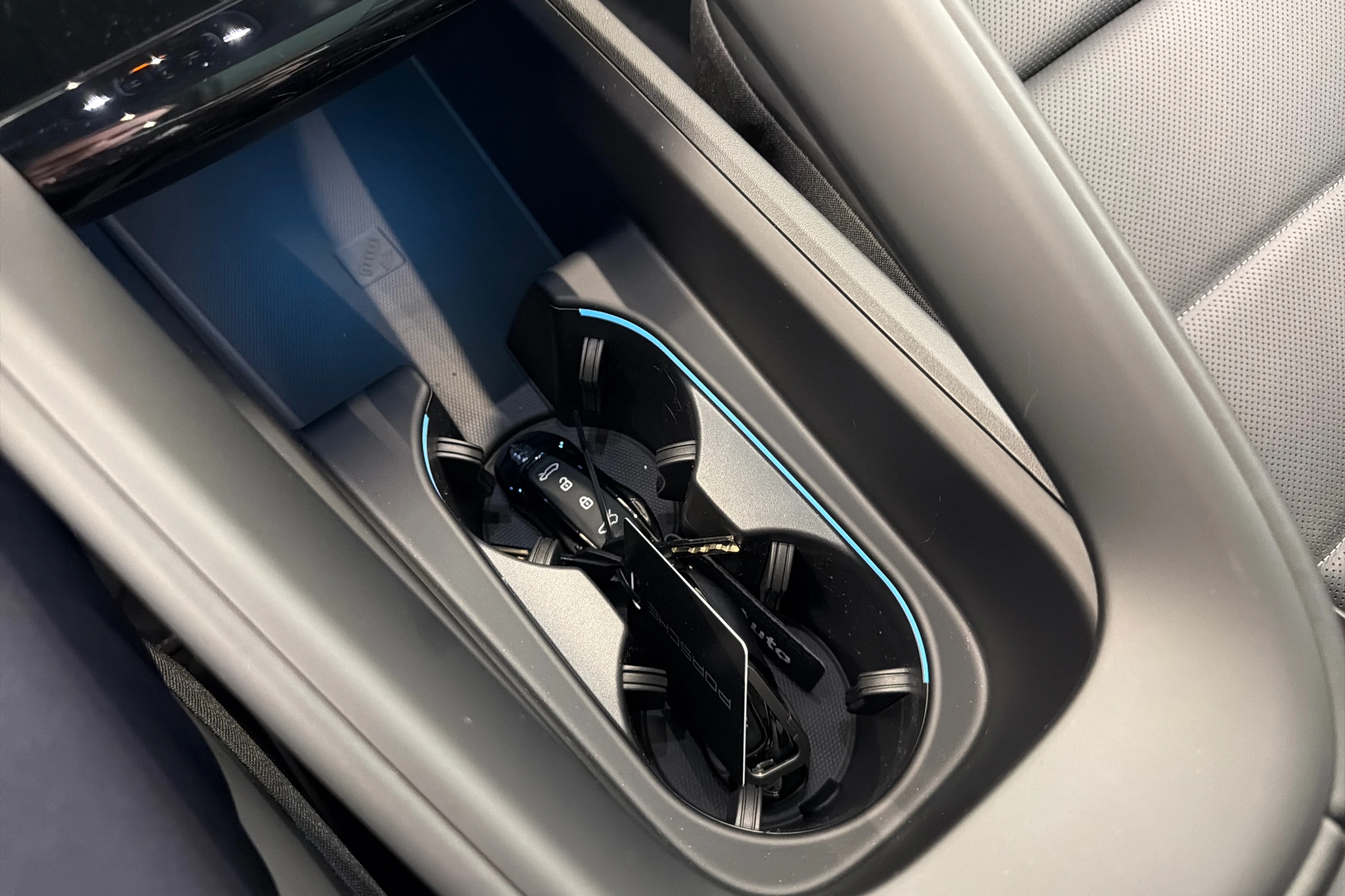 musta Porsche Macan 2026 kuva 28.