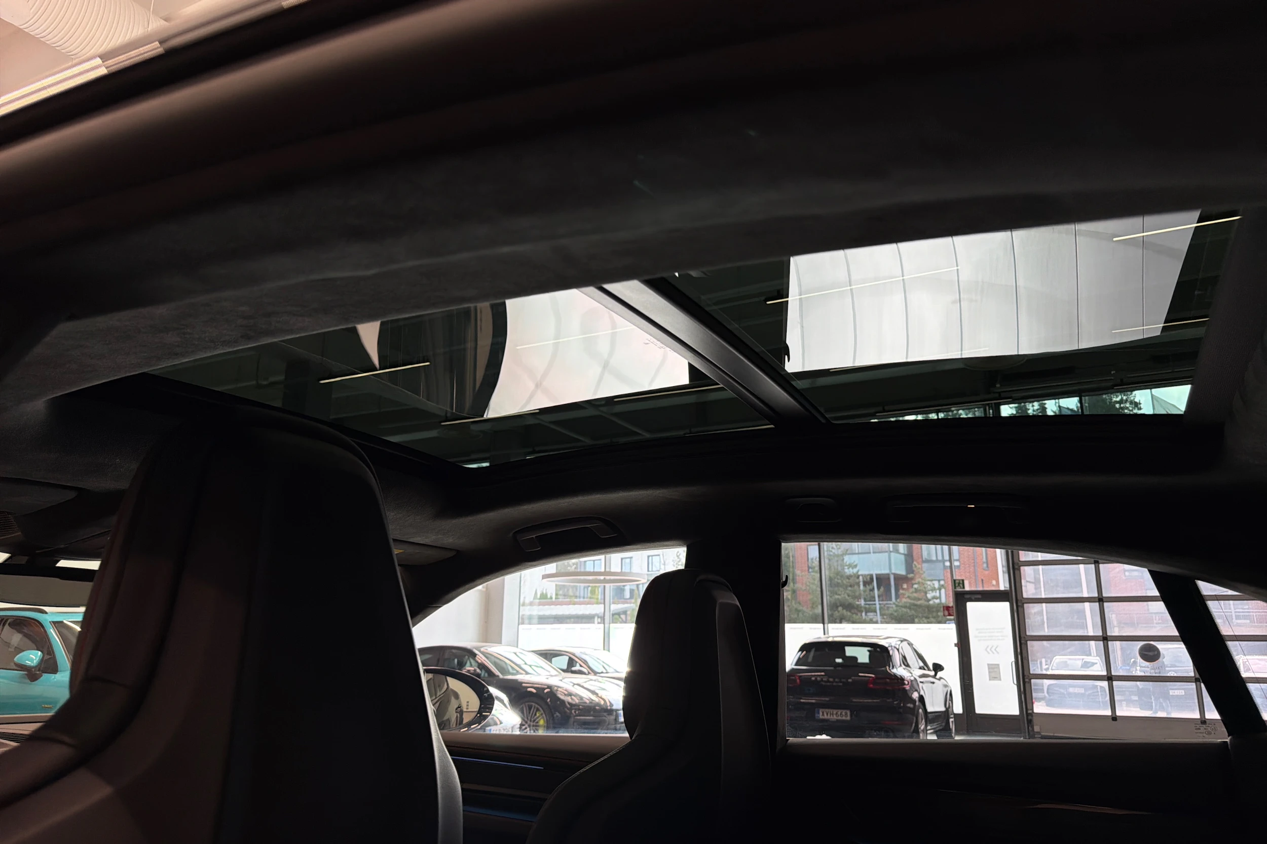 musta Porsche Macan 2026 kuva 31.