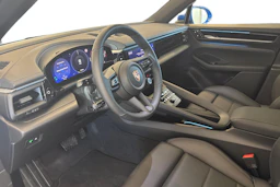sininen Porsche Macan 2026 kuva 7.