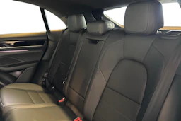 sininen Porsche Macan 2026 kuva 9.