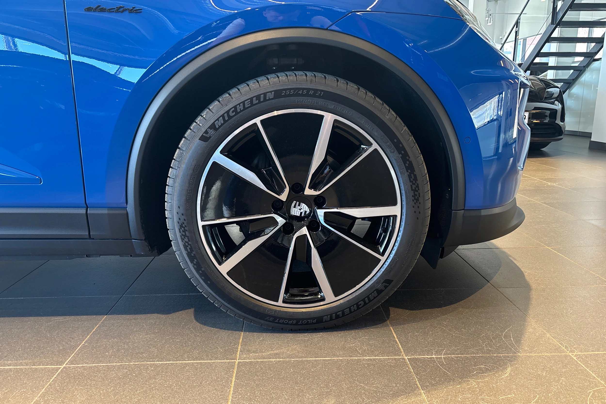 sininen Porsche Macan 2026 kuva 11.