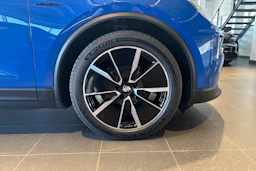 sininen Porsche Macan 2026 kuva 11.