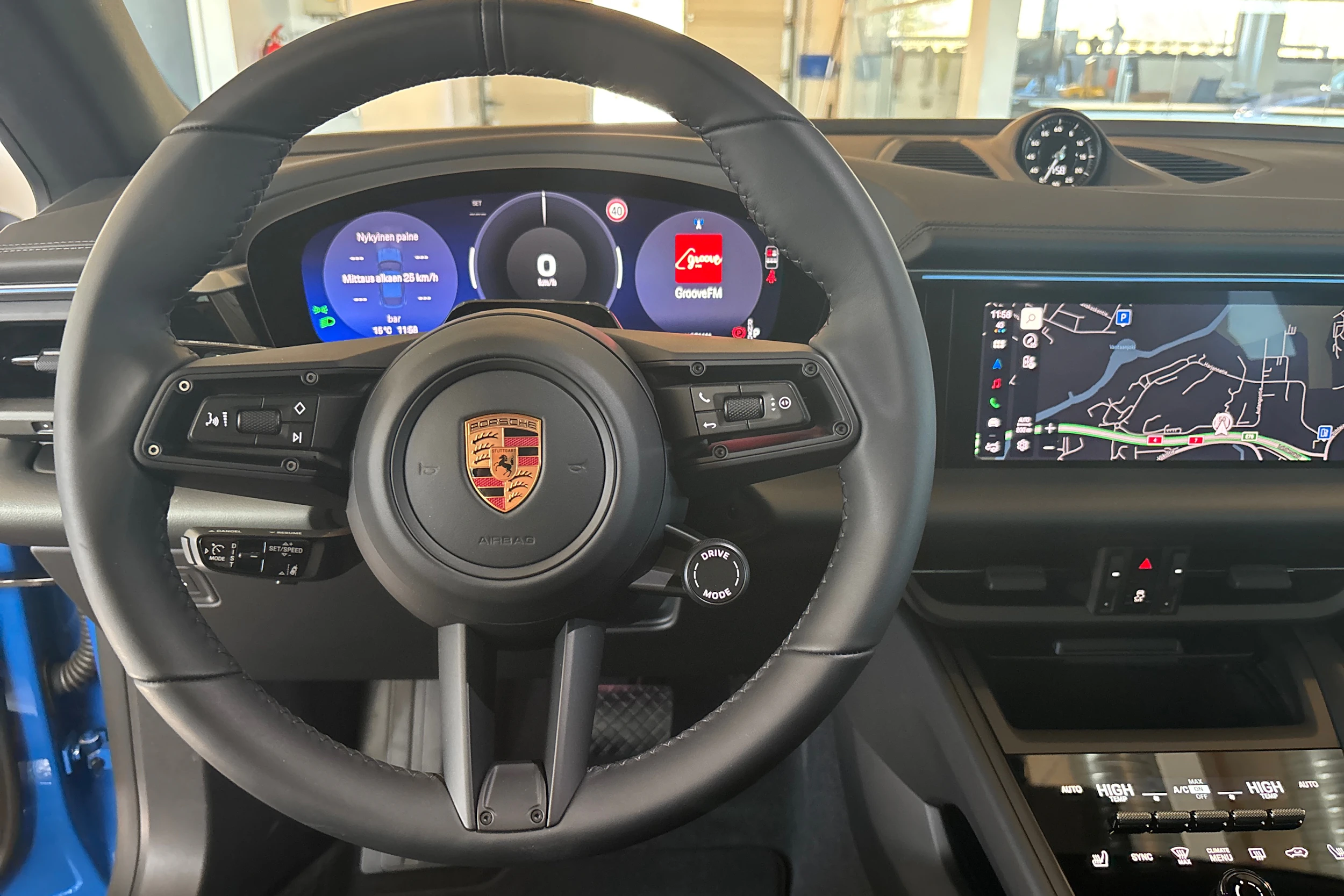 sininen Porsche Macan 2026 kuva 14.
