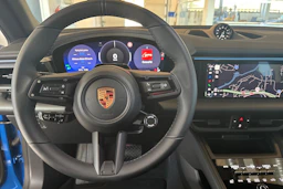 sininen Porsche Macan 2026 kuva 14.