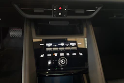 sininen Porsche Macan 2026 kuva 18.