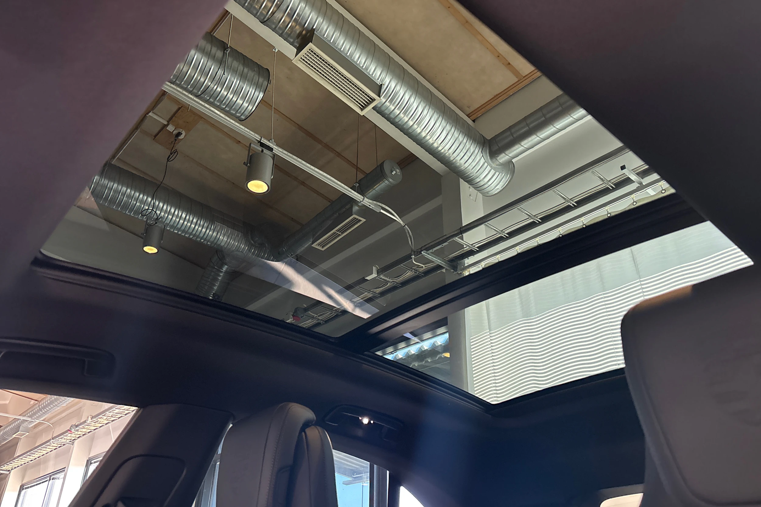sininen Porsche Macan 2026 kuva 19.