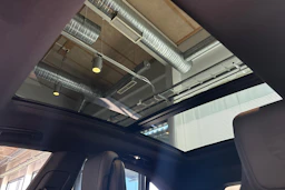 sininen Porsche Macan 2026 kuva 19.