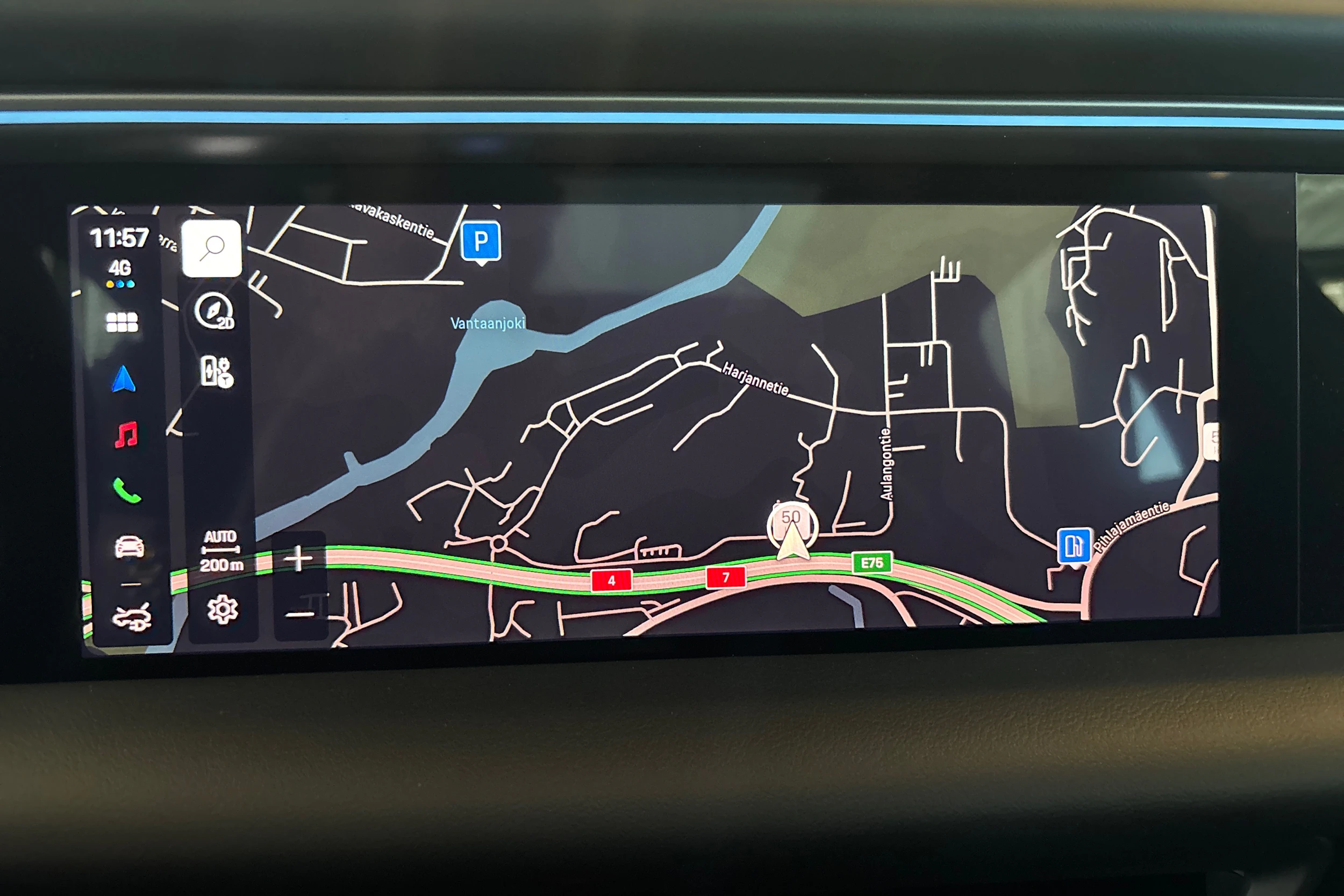 sininen Porsche Macan 2026 kuva 20.
