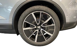 harmaa Porsche Macan 2026 kuva 8.