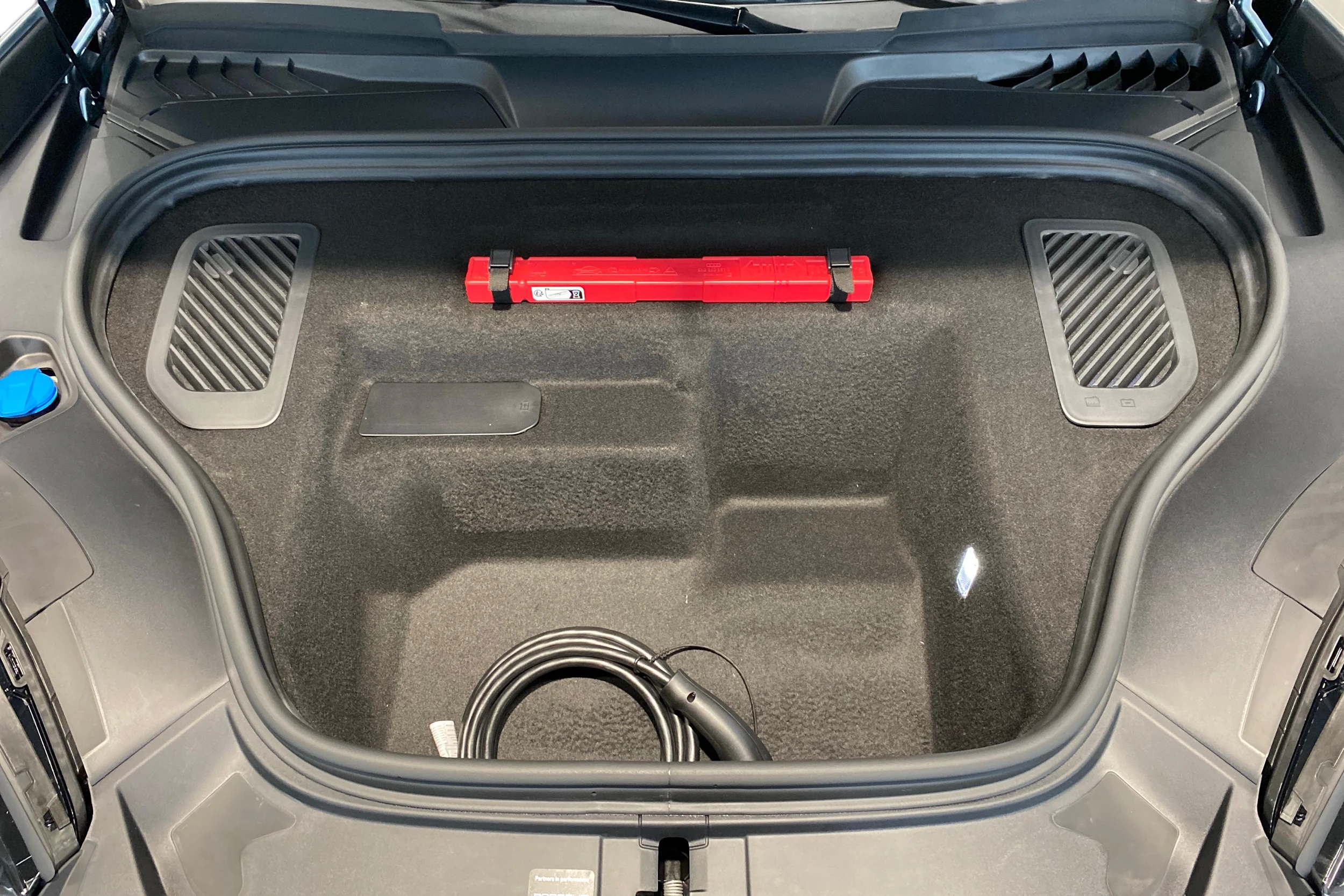 harmaa Porsche Macan 2026 kuva 9.