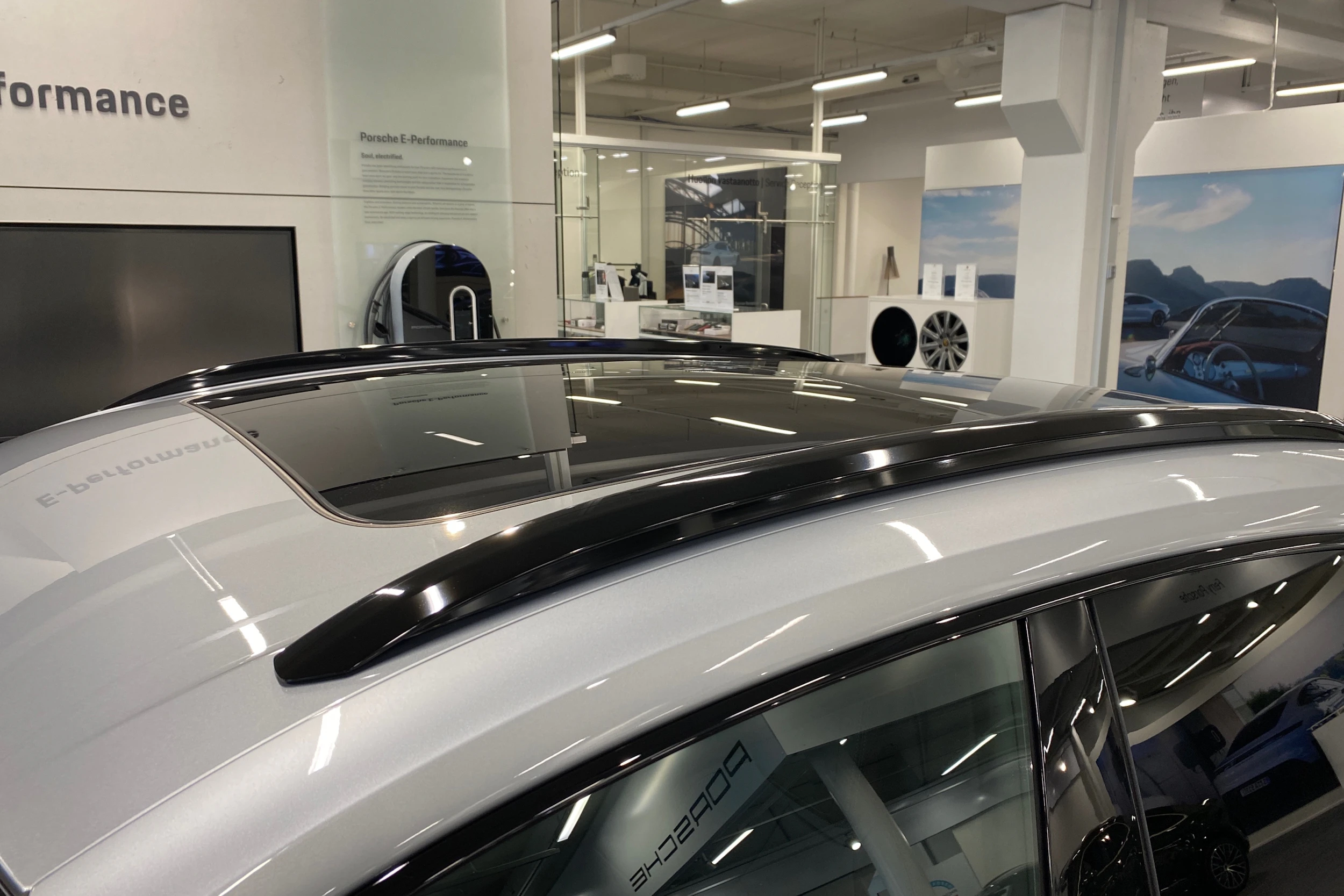 harmaa Porsche Macan 2026 kuva 13.