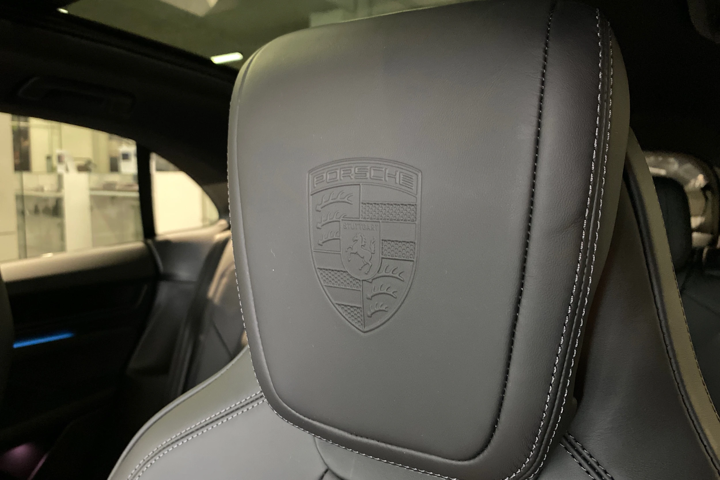 harmaa Porsche Macan 2026 kuva 15.