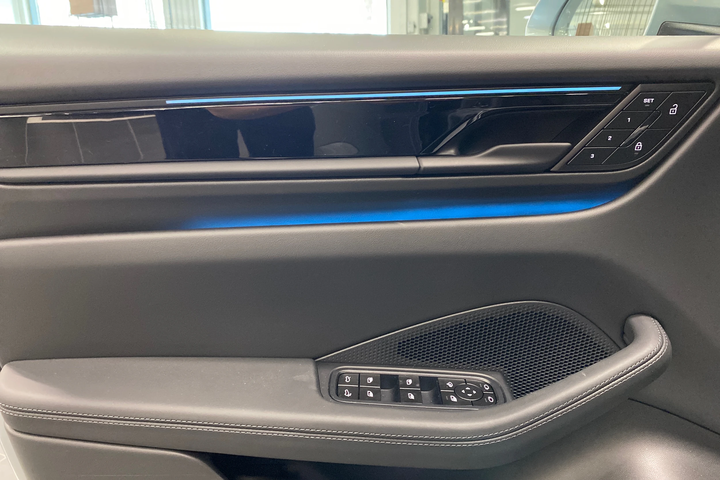 harmaa Porsche Macan 2026 kuva 17.