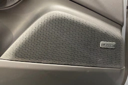 harmaa Porsche Macan 2026 kuva 18.