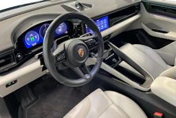 sininen Porsche Macan 2026 kuva 7.