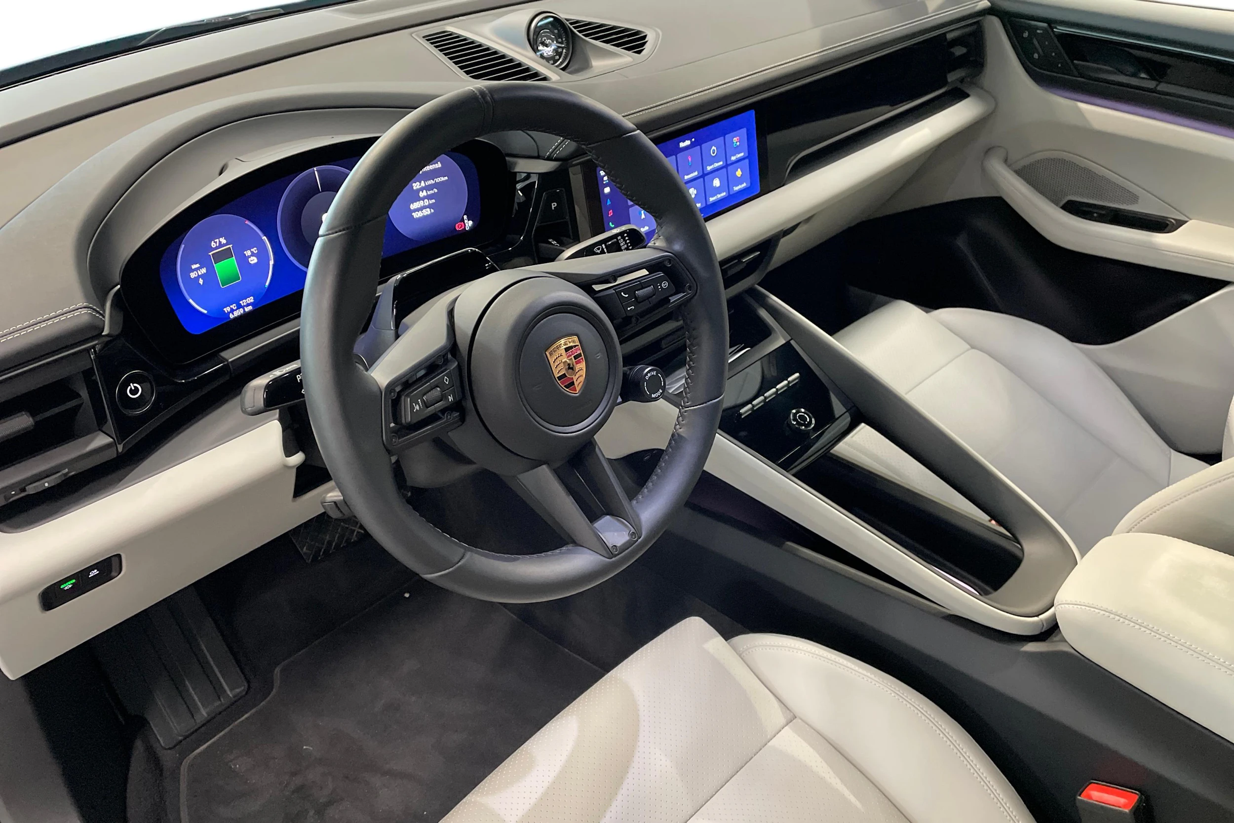 sininen Porsche Macan 2026 kuva 7.