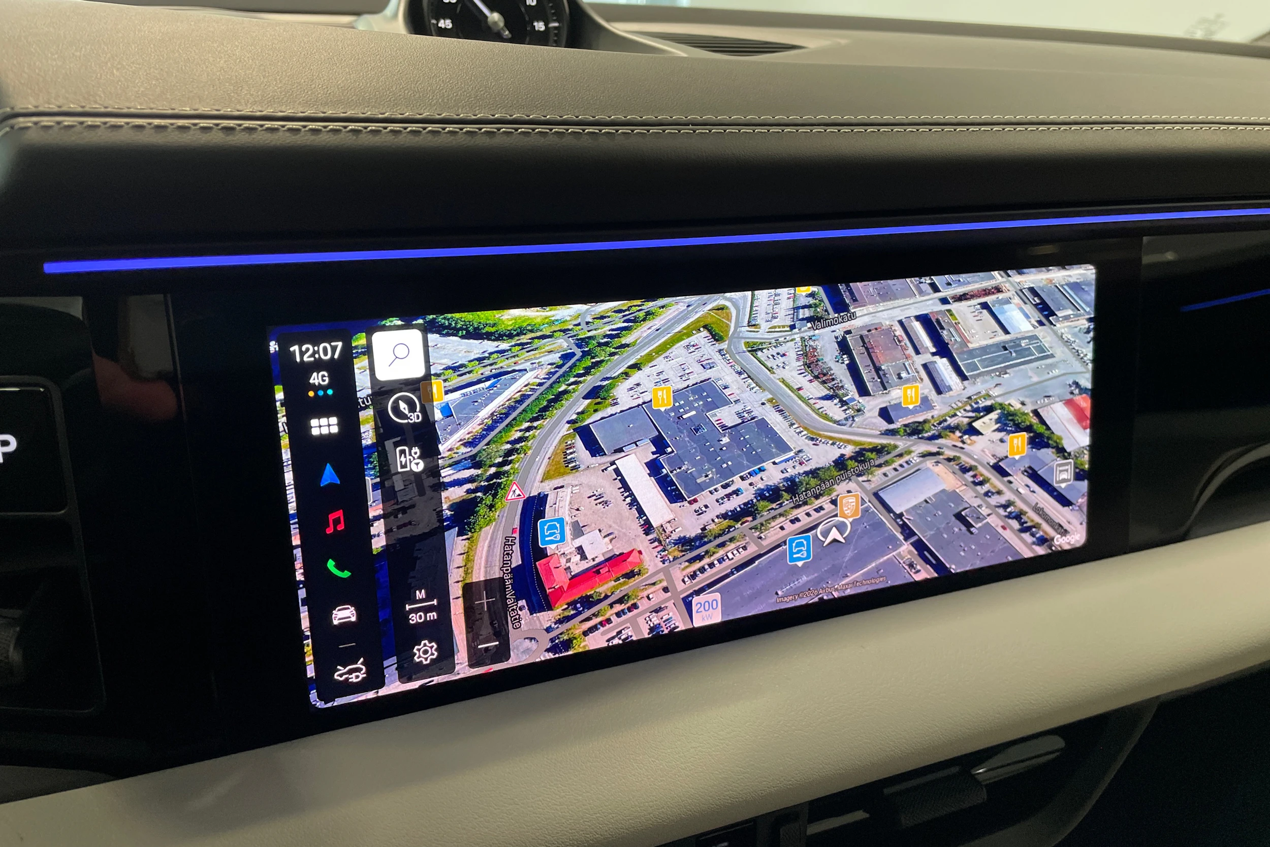 sininen Porsche Macan 2026 kuva 11.
