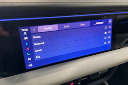 sininen Porsche Macan 2026 kuva 12.