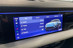 sininen Porsche Macan 2026 kuva 13.