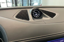 sininen Porsche Macan 2026 kuva 14.