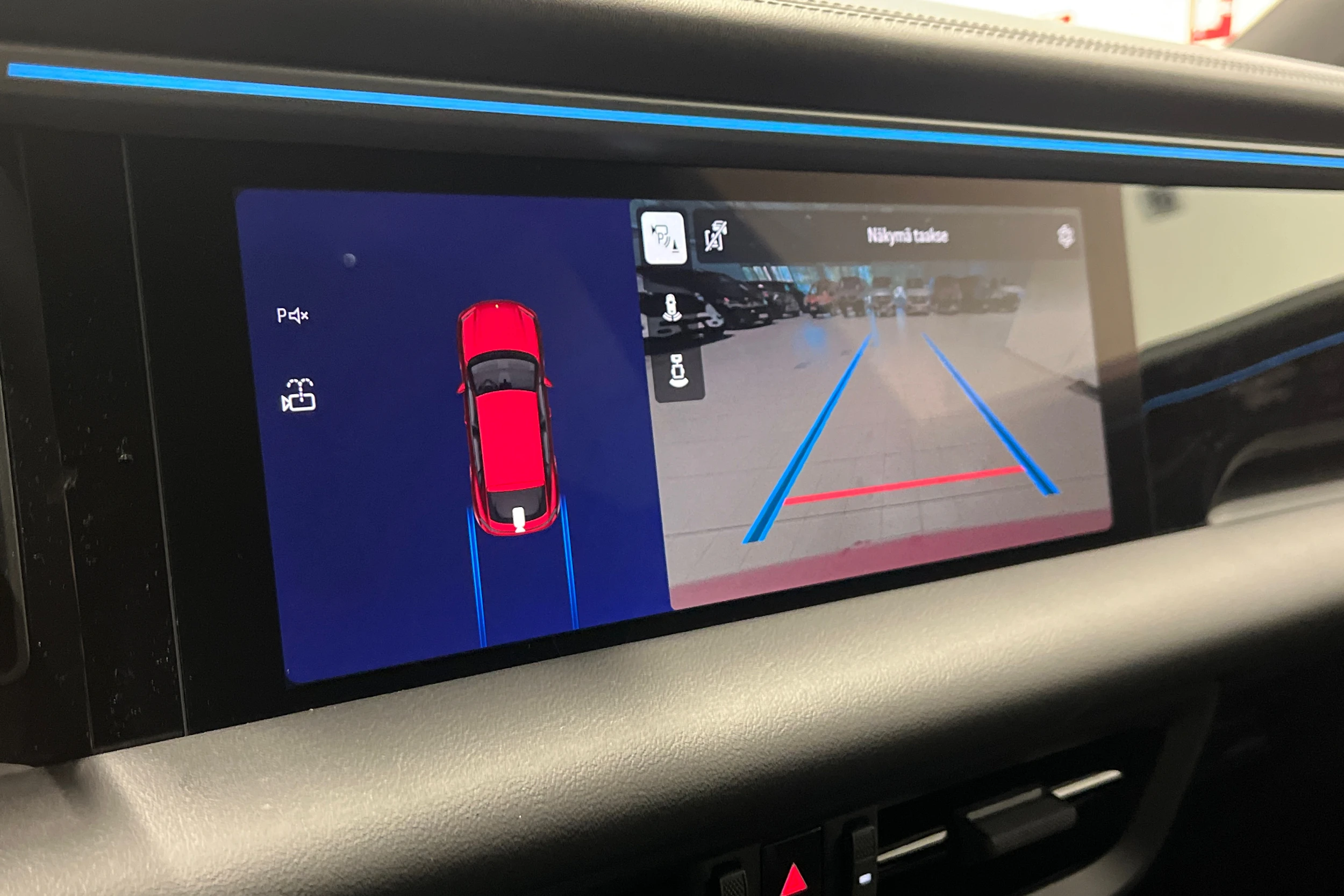 punainen Porsche Macan 2026 kuva 10.