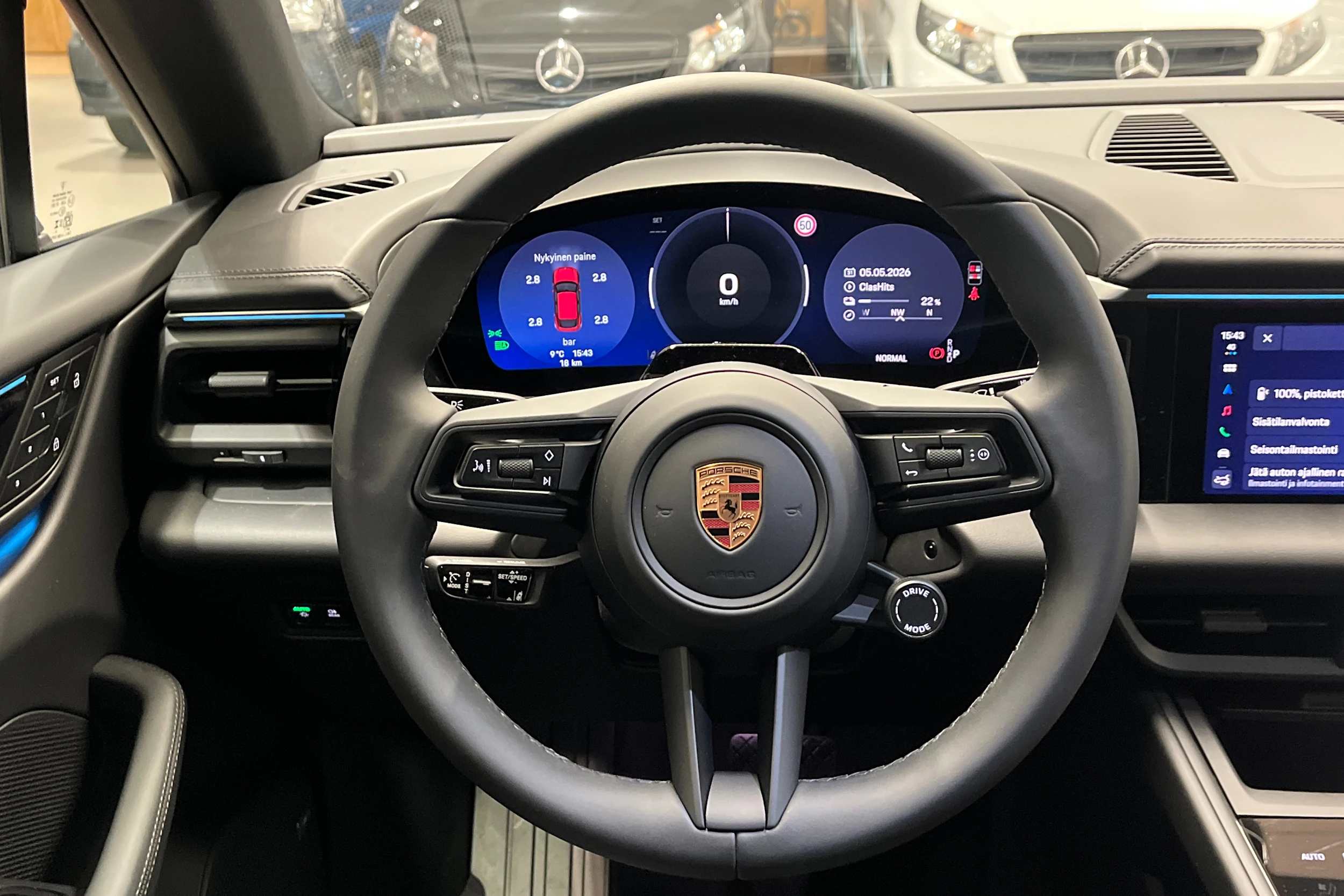 punainen Porsche Macan 2026 kuva 12.
