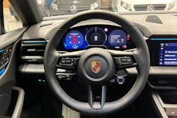 punainen Porsche Macan 2026 kuva 12.