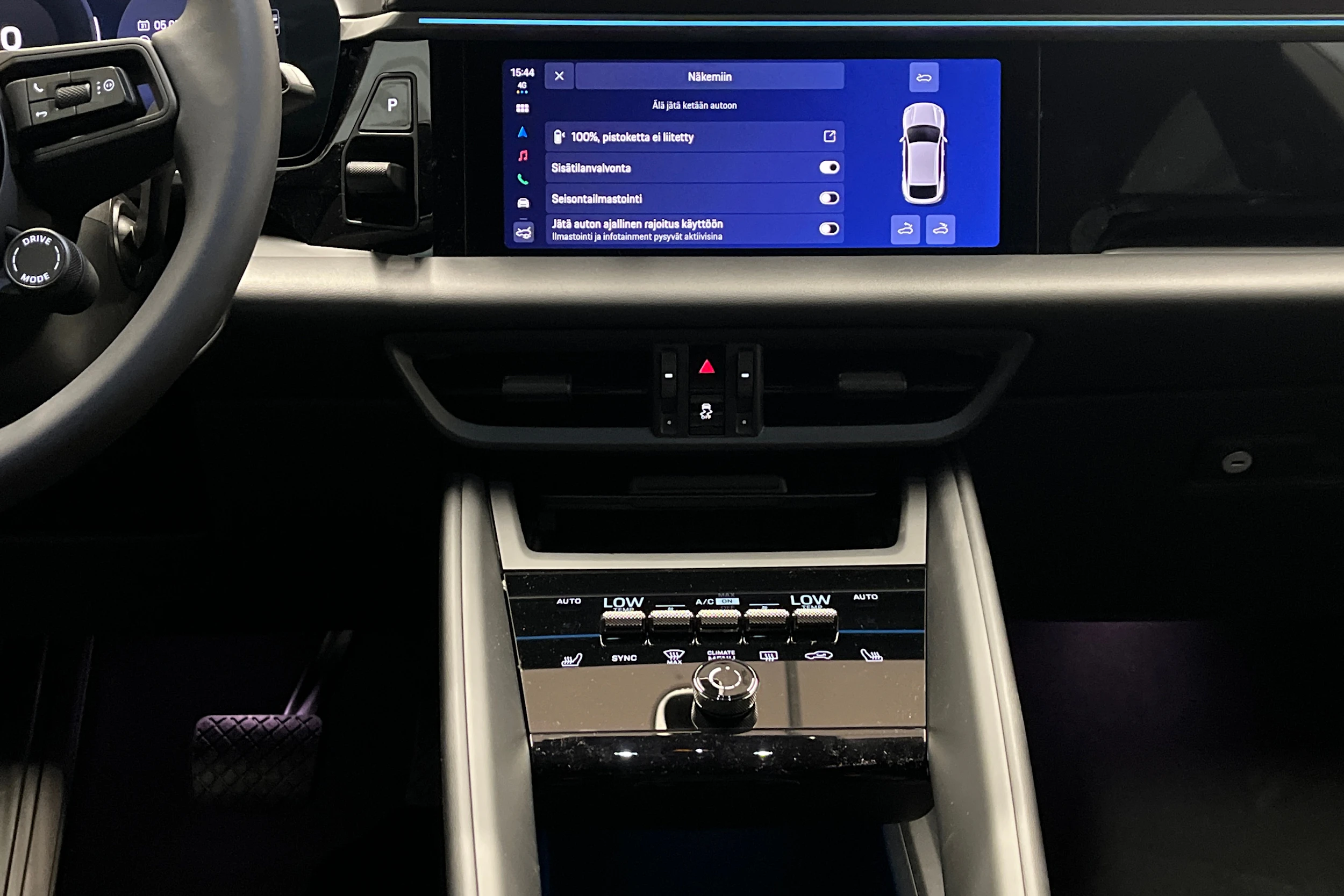 punainen Porsche Macan 2026 kuva 14.
