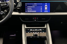 punainen Porsche Macan 2026 kuva 14.