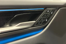 punainen Porsche Macan 2026 kuva 15.