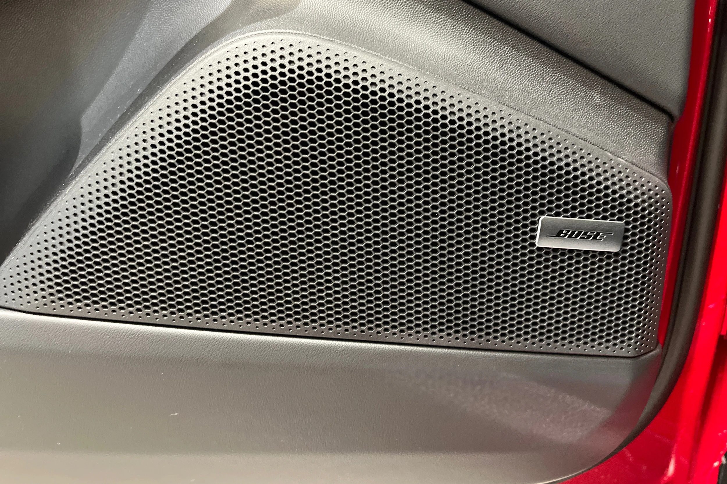 punainen Porsche Macan 2026 kuva 16.