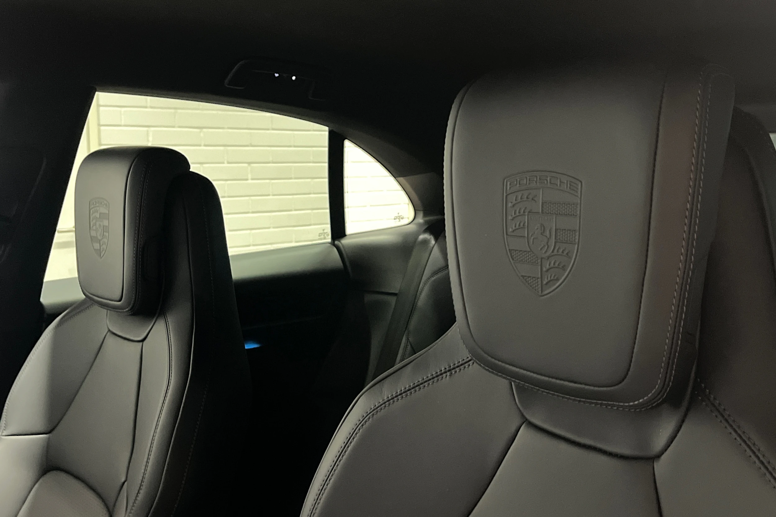 punainen Porsche Macan 2026 kuva 18.