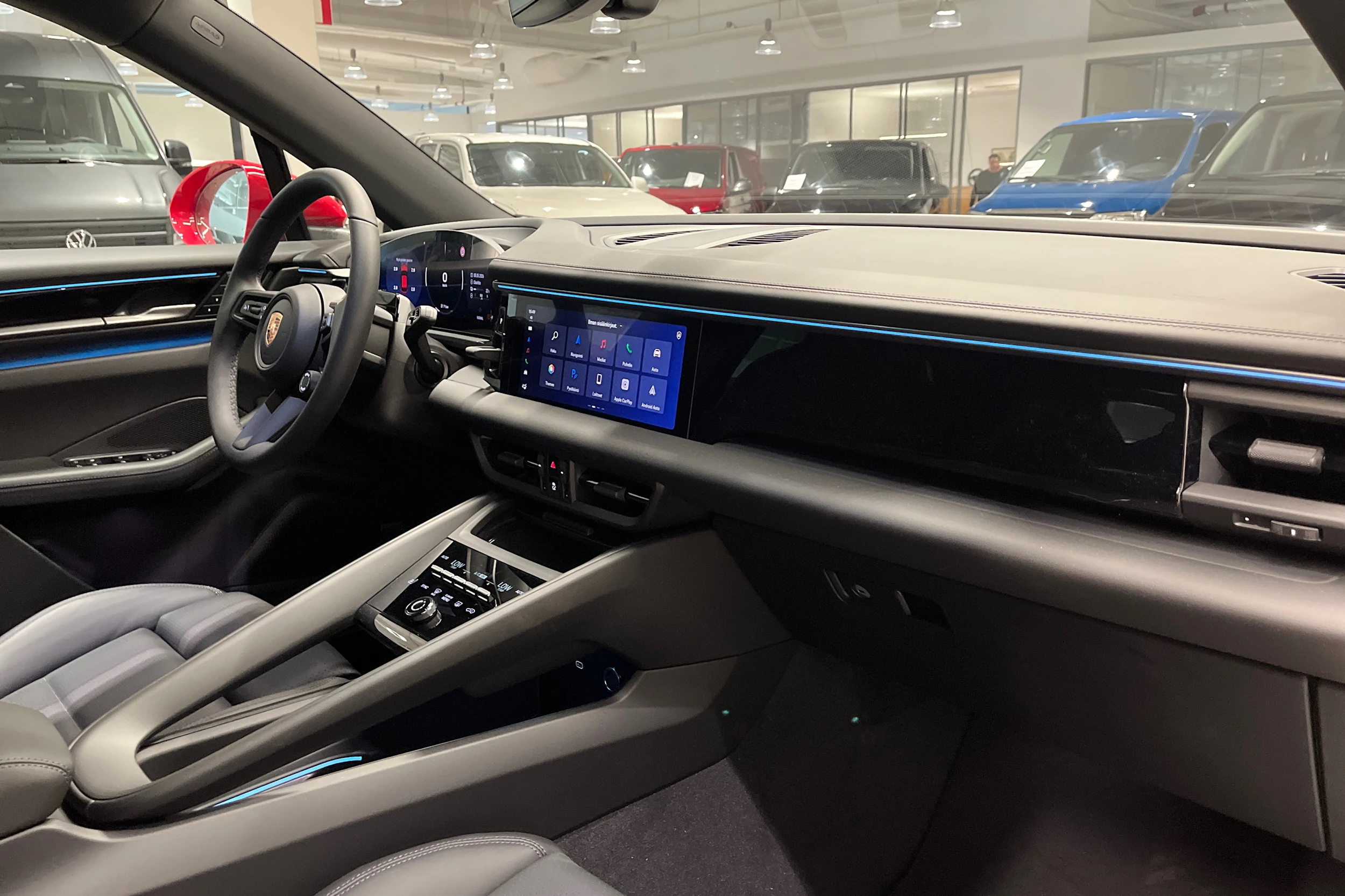 punainen Porsche Macan 2026 kuva 19.