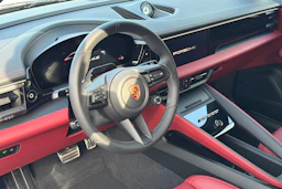 musta Porsche Macan 2026 kuva 7.