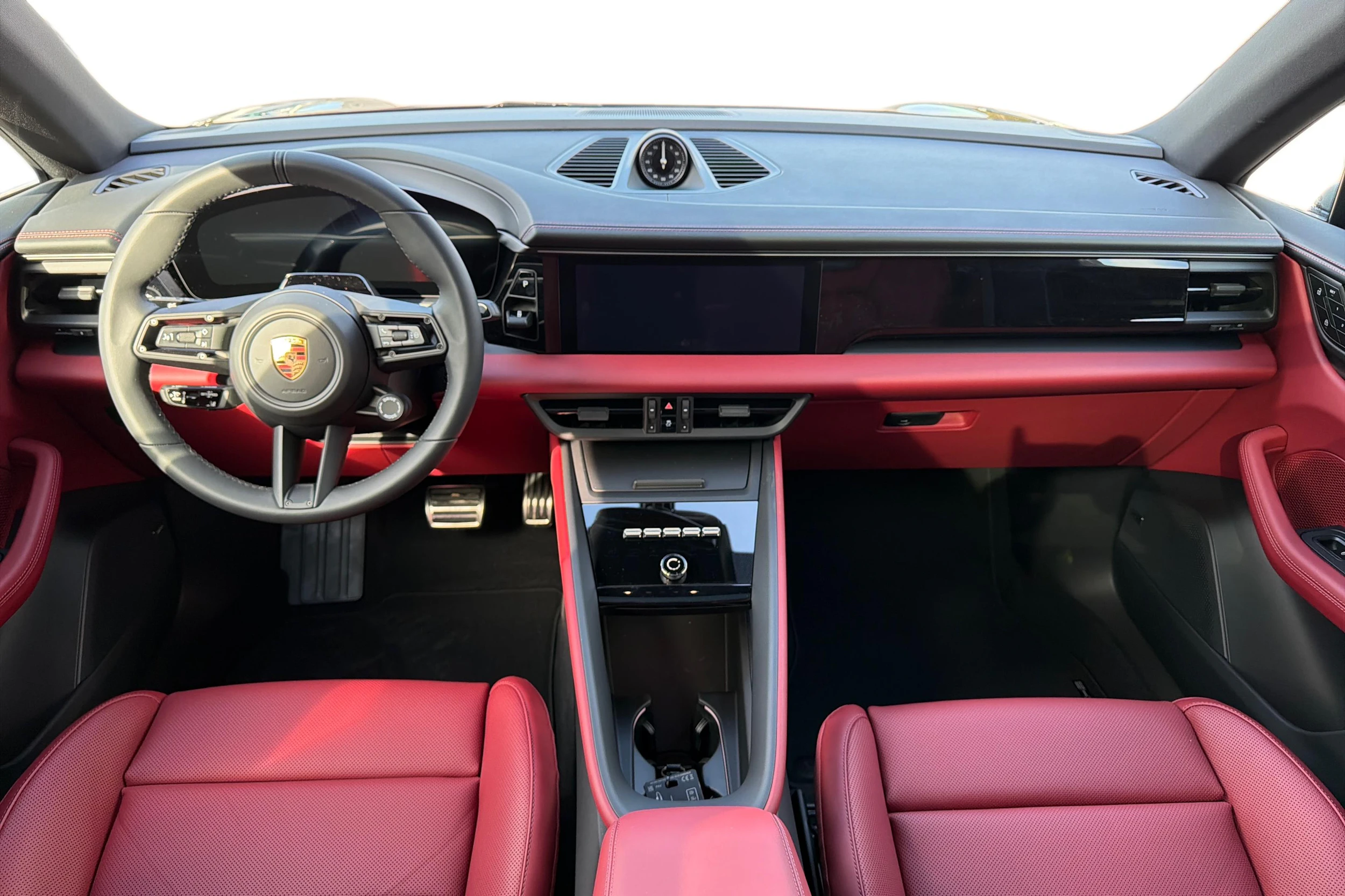 musta Porsche Macan 2026 kuva 8.