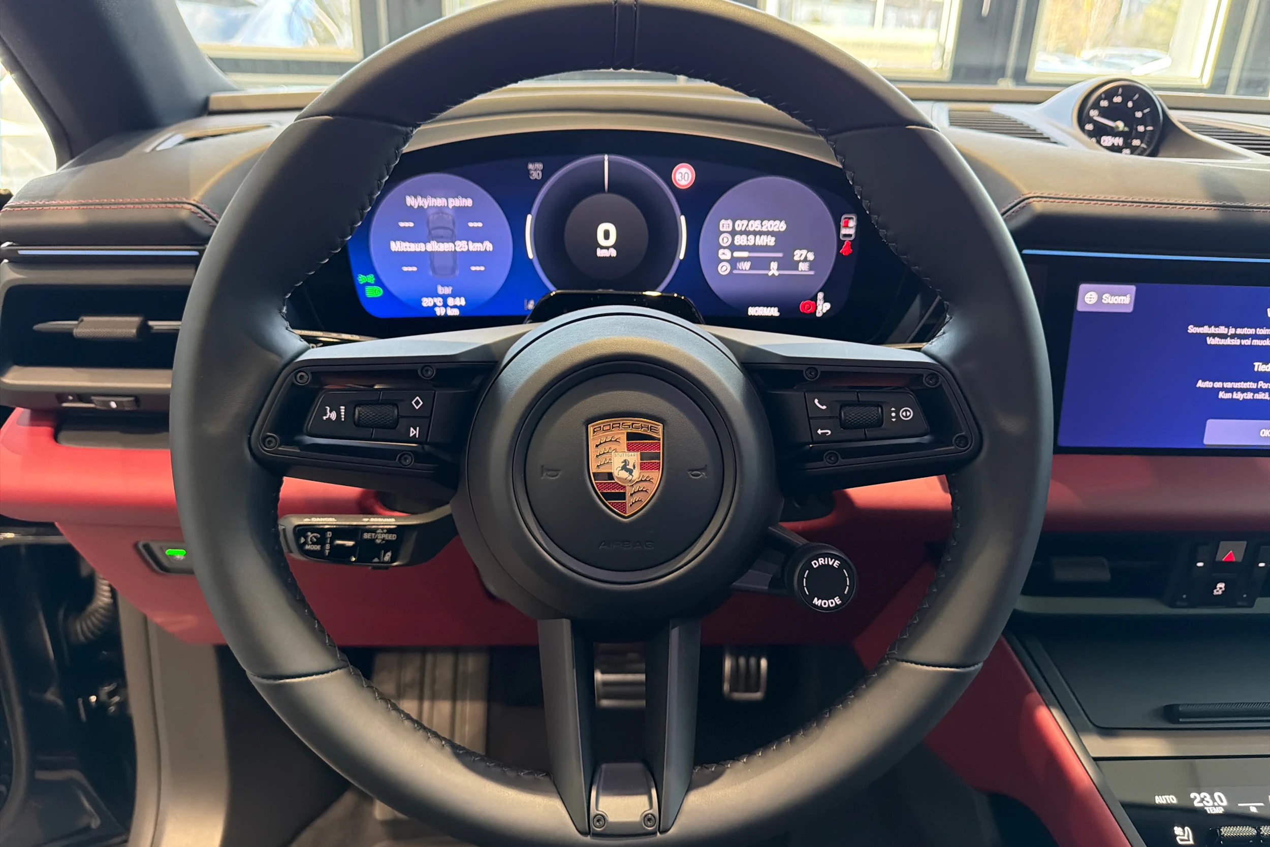 musta Porsche Macan 2026 kuva 11.