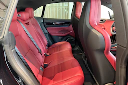 musta Porsche Macan 2026 kuva 22.
